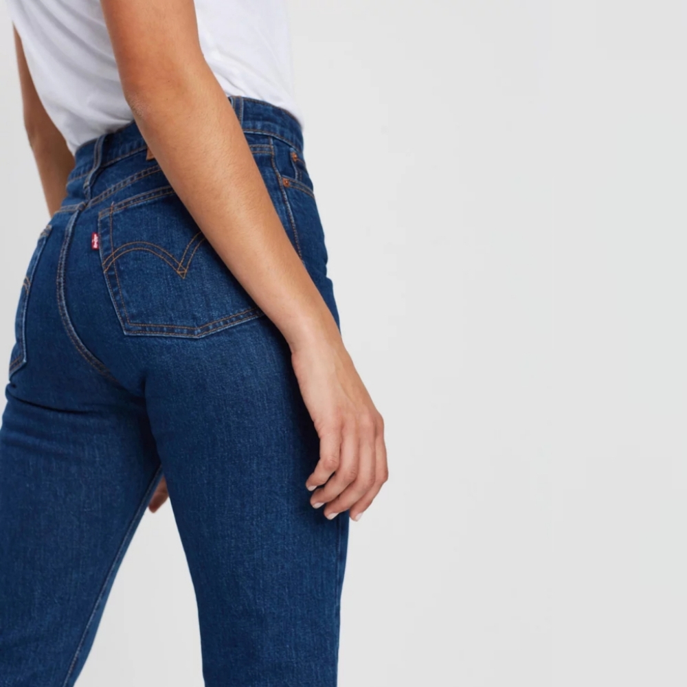 Levi’s Premium Wedgie Straight Leg in Below the Belt Dark Indigo Wash NWT - Picture 11 of 13